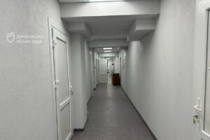 У Дніпрі лікарня, зруйнована під час ракетного обстрілу, отримала нове приміщення