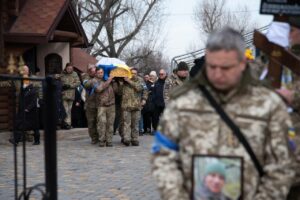 Добровільно долучився до лав ЗСУ: у Нікополі попрощалися із захисником, який загинув під Куп’янськом