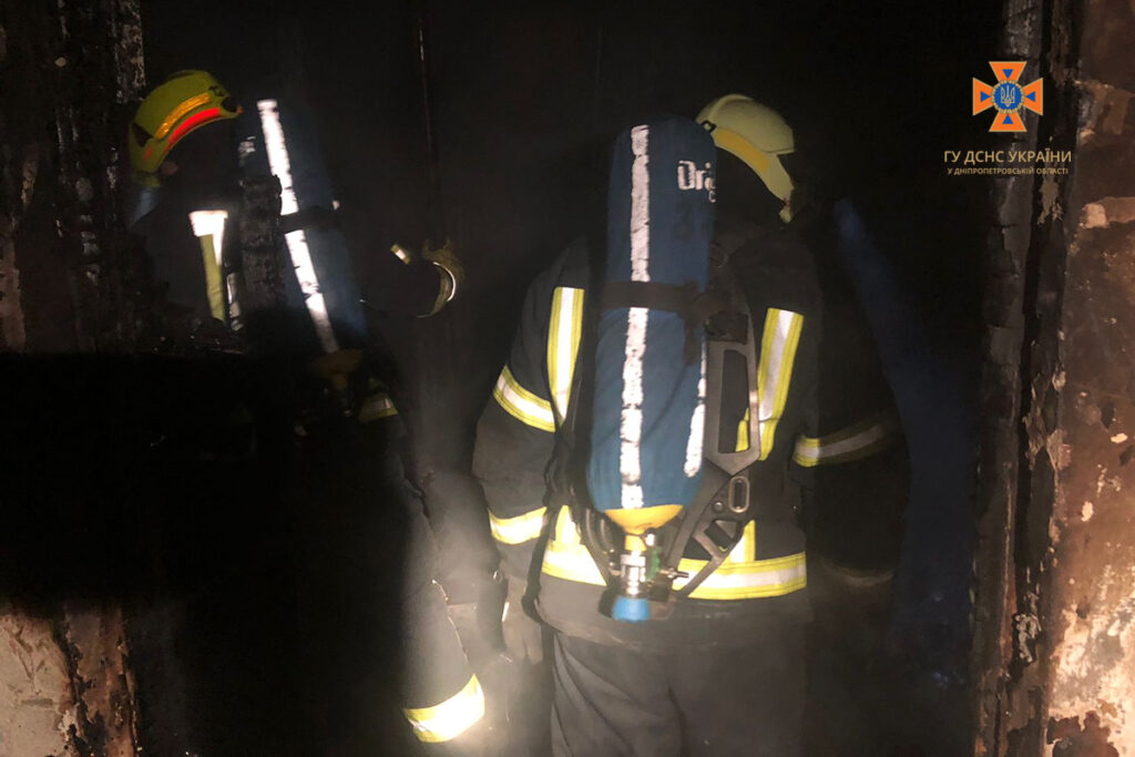 На пожежі у Кривому Розі постраждала жінка та троє діточок: подробиці