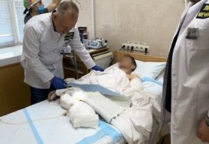 У Дніпрі рятують пораненого, якому ампутували обидві ноги і руку
