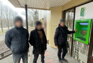 У Дніпрі 54-річна жінка вкрала майже 10 тисяч гривень з чужої банківської картки