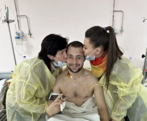 Боронить Україну з 19-ти років: у Дніпрі рятують захисника, який підірвався на ворожій міні