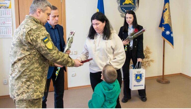 Нікопольських захисників відзначили державними нагородами - Дніпро Регіон