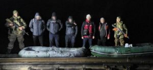 На Закарпатті прикордонники затримали сімох втікачів, які намагалися переплисти Тису