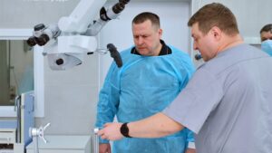 Якісне обладнання, що дозволяє робити складні операції військовим та цивільним. У 4-й міській лікарні Дніпра відкрили сучасне нейрохірургічне відділення