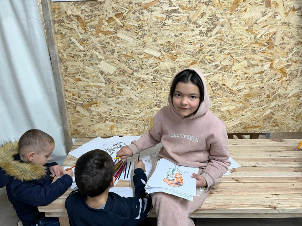 Лікарі “Охматдиту” дали поради батькам Дніпропетровщини, як зберегти здоров’я дітей в укриттях