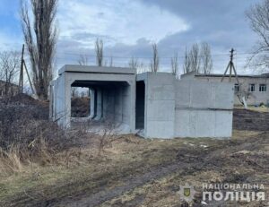 На Дніпропетровщині чиновницю підозрюють у розкраданні 5,4 млн грн на закупівлі модульних укриттів для школярів
