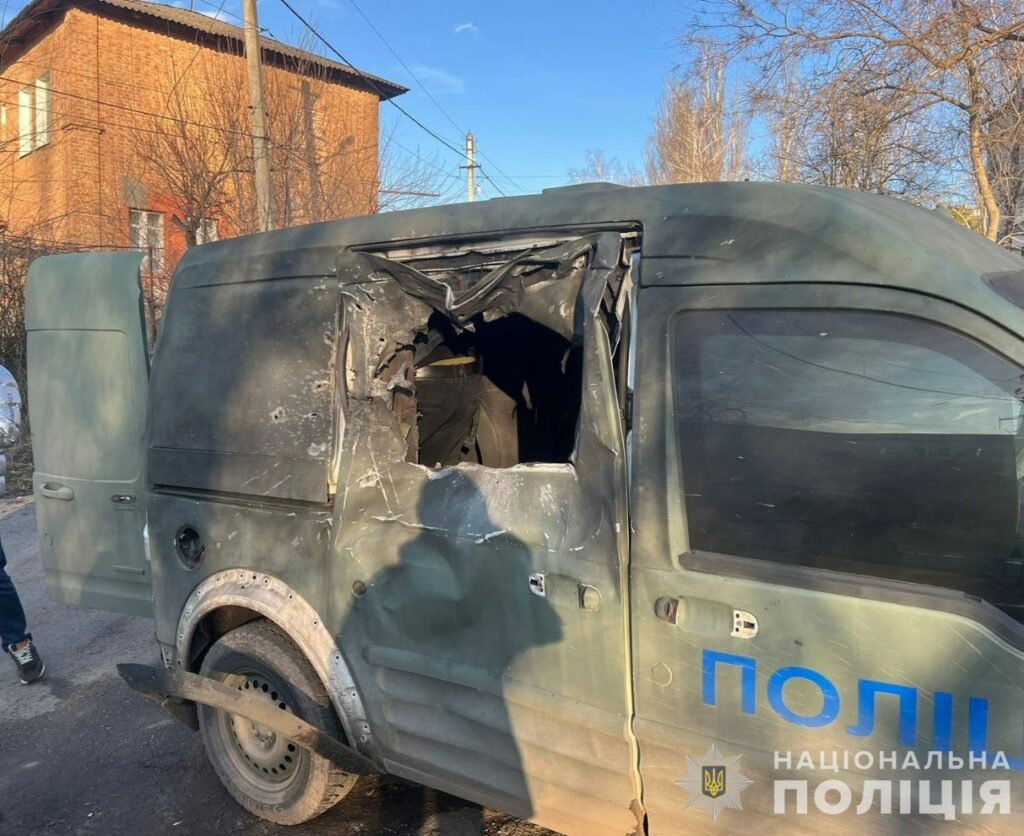 Окупанти поцілили безпілотником по поліцейському автомобілю - Дніпро Регіон
