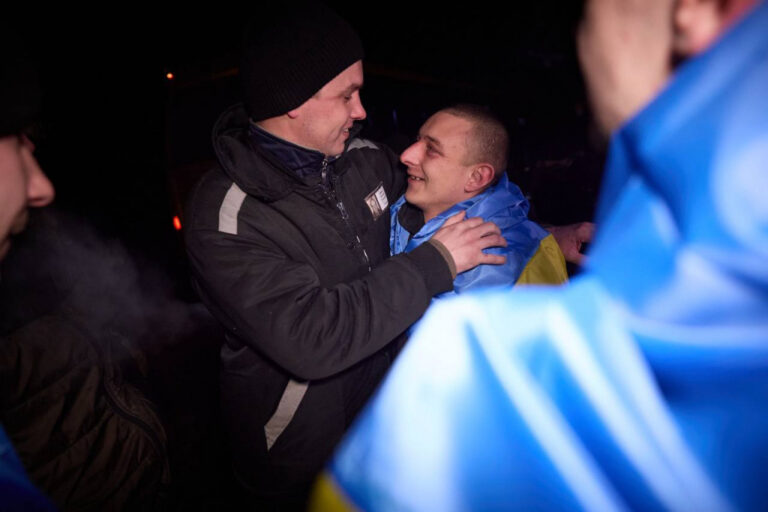 На Дніпропетровщину повернувся захисник Маріуполя, який майже два роки був у полоні