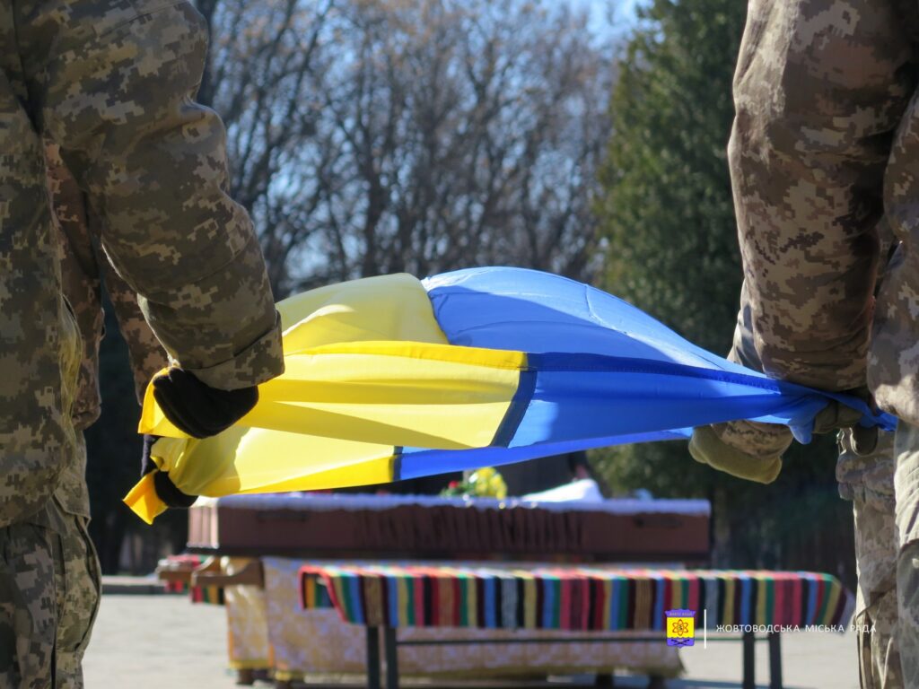 На Дніпропетровщині попрощалися з Героєм, який помер у лікарні через ускладнення хвороби Жовтоводська громада провела в останню путь солдата ЗСУ Дмитра Михайлеця - Дніпро Регіон