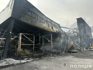 У поліції Нікополя показали знищений після обстрілу гіпермаркет «Епіцентр»