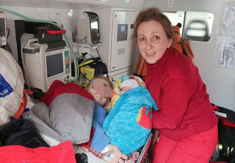 Жінка народила свою 4-ту дитину у кареті швидкої допомоги - Дніпро Регіон