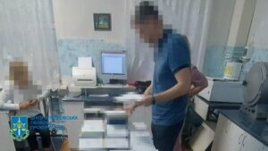 На Дніпропетровщині на хабарі викрили експосадовицю Держпродспоживслужби