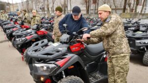 Для евакуації поранених та бойових завдань. Дніпро надав Силам оборони перші 50 нових квадроциклів
