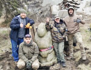 Дві 800-річні кам’яні баби знайшли притулок у Дніпрі