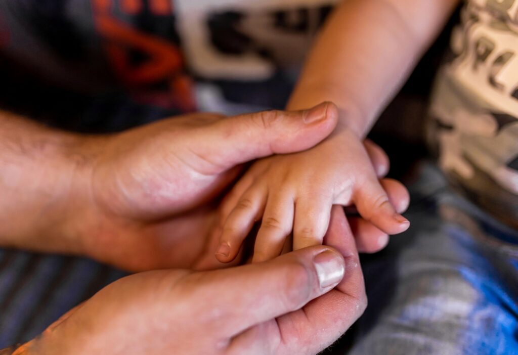 Знайшли свої родини: в області від початку року усиновили 15 дітей-сиріт Усиновлення на Дніпропетровщині - Дніпро Регіон