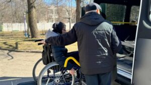 «Ми дуже раді, що у місті є така безкоштовна послуга»: дніпряни діляться враженнями про «Соціальне таксі»