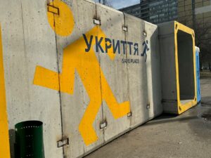 Збитків майже на 400 тис.грн: Дніпро відновлює освітлення у 7 мобільних укриттях після дій вандалів