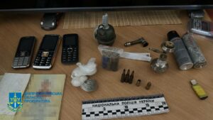 У Дніпрі затримали чоловіків, які продавали боєприпаси та вогнепальну зброю