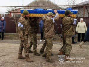 Мати втратила люблячого сина: у Марганці провели в останній путь загиблого Героя