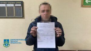 44-річний чоловік жорстоко побив 8-річного хлопчика: дитину рятують у Дніпрі