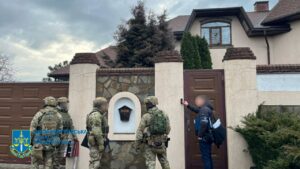 Продавали неіснуючі товари по Україні. На Дніпропетровщині затримали зухвалих шахраїв (фото)