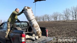 На Дніпропетровщині збирають уламки нерозірваних ракет (фото, відео)