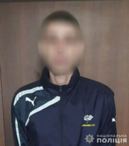 Два місяці жив на чужу пенсію. На Дніпропетровщині чоловік на вулиці знайшов банківську карту
