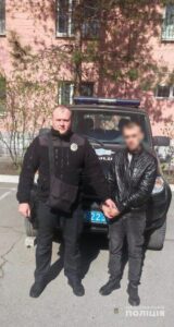 Вихватив з рук і втік. На Дніпропетровщині затримали телефонного крадія