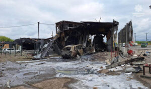 Ракетний удар по Дніпру 19 квітня. На СТО, що на автовокзалі, загинула людина (відео)