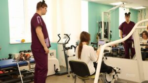 У відділенні реабілітації міської дитячої лікарні Дніпра не працюють за шаблонами, а застосовують індивідуальний підхід