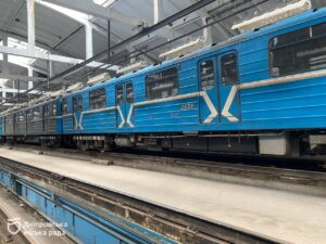 Лагодять кожну деталь, аби безпечно працювало: фахівці КП «Дніпровський метрополітен» проводять передкомісійний та комісійний огляди вагонів метро