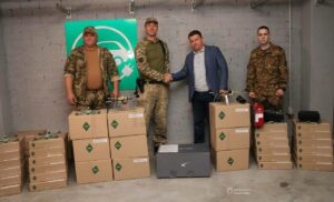 Разом до перемоги! Захисники отримали чергову партію допомоги від дніпрян – 40 FPV-дронів, тепловізійні приціли, засоби безперебійного звʼязку