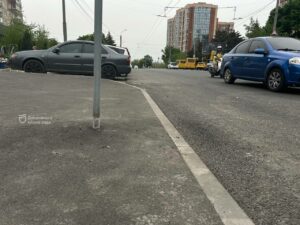 Дніпро — місто без бар’єрів. На ж/м Сокіл завершується облаштування тротуарів із заниженими бордюрами