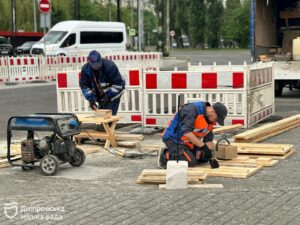 Єдина дорога, яка з’єднує Дніпро із селищем Лоц-Камʼянка: місто продовжує комплексі ремонти вулиць