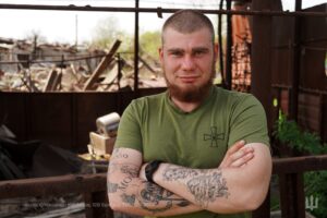 Колишній таксист з Дніпра вивіз з-під жорсткого обстрілу поранених побратимів