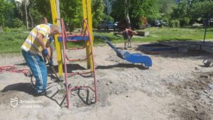 У Дніпрі продовжують ремонтувати дитячі майданчики для безпеки дітей: де проводяться роботи
