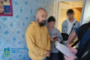 Його викрили і затримали. У Дніпрі уродженець Бурятії стежив за співробітниками ТЦК під час службових обов’язків