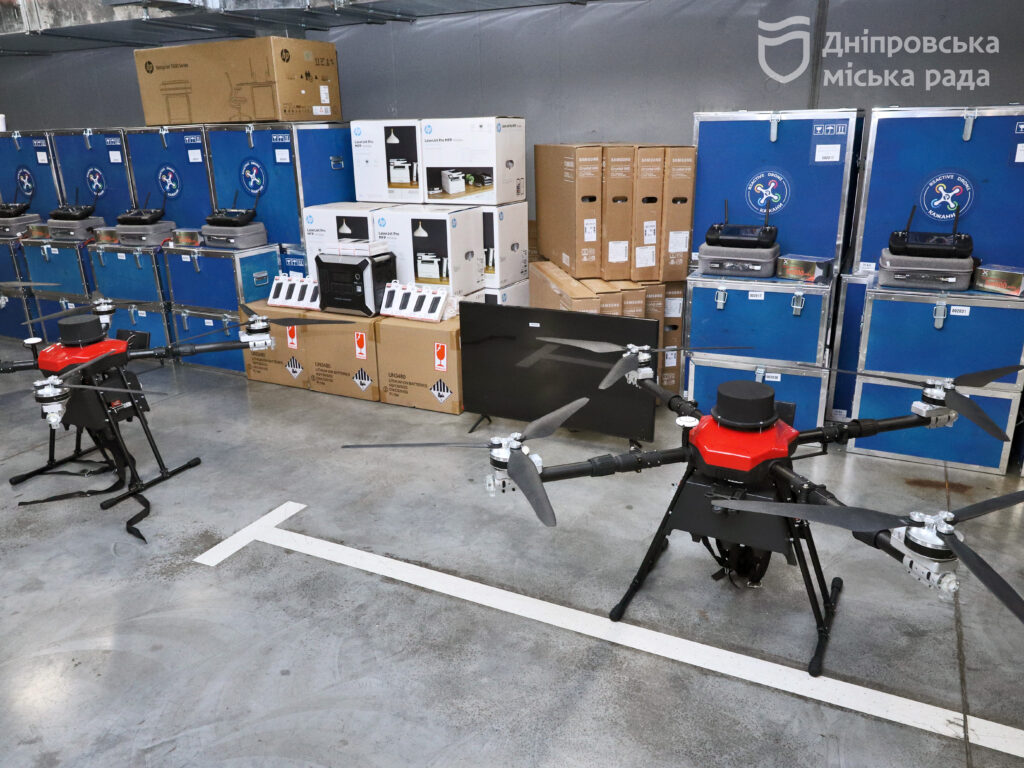 Потужні ударні дрони та техніка. Дніпро надав Силам оборони чергову партію устаткування на майже 16 млн грн