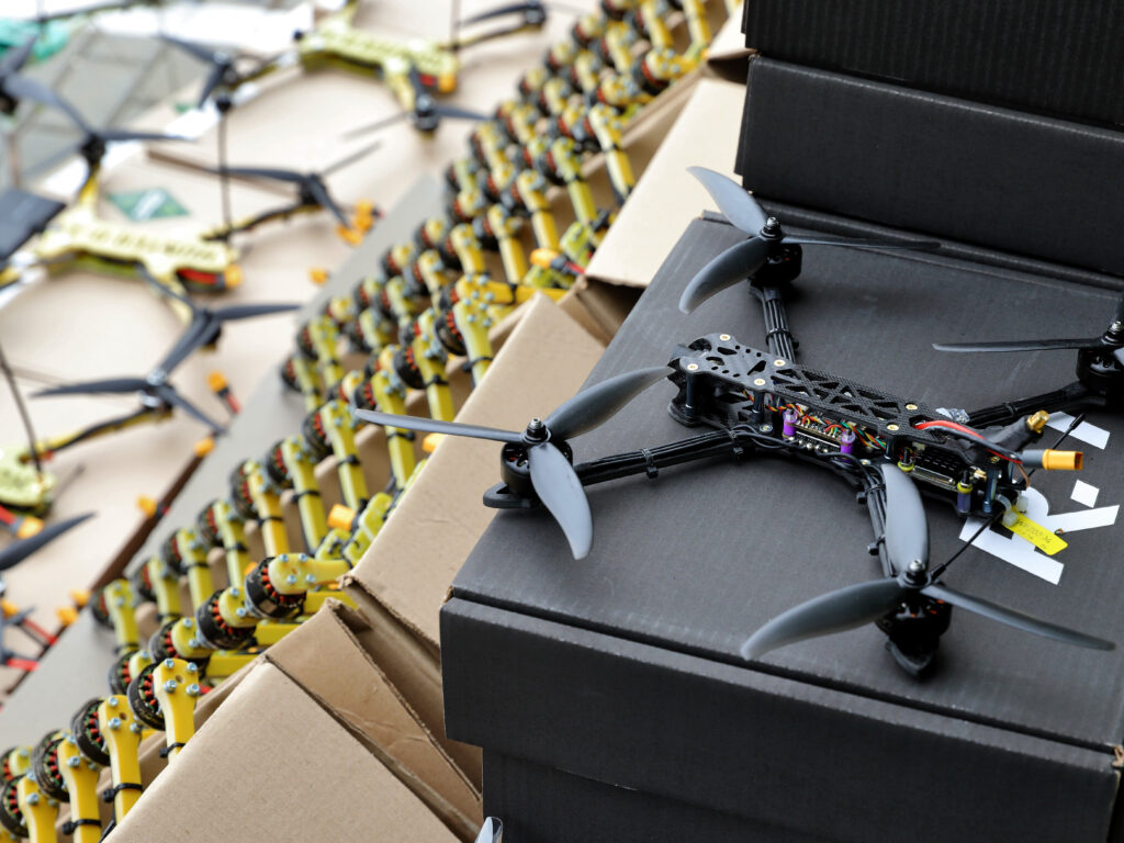 Майже тисяча дронів та квадроцикли. Дніпро надав чергову велику партію допомоги Силам оборони