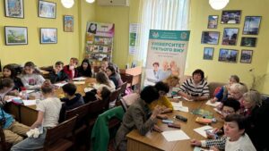 Батл поколінь. У Дніпрі учасники УТВ та школярі змагалися на краще знання англійської мови