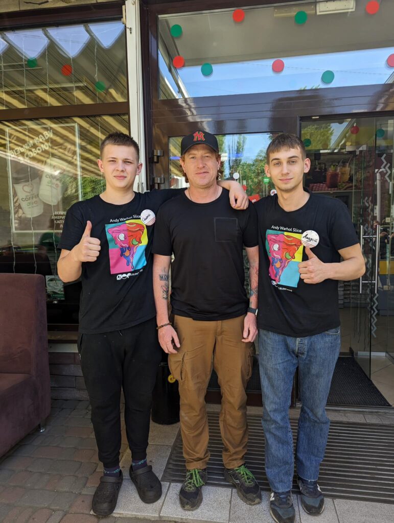 На Дніпропетровщині побував телеведучий-волонтер, який з-під обстрілів вивозить людей