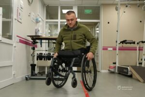 Роблять неможливе 24/7. Реабілітаційний центр Дніпра щодня ставить на ноги військових після важких поранень