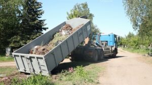 «Завдяки появі контейнерів звалища сміття скоротились на 80%», – директор КП «Міська ритуальна служба» про прибирання  цвинтарів у Дніпрі