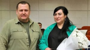 Почесні медалі та подяки. Філатов під час сесії традиційно вручив нагороди лікарям