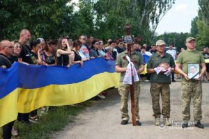 Місто в скорботі і сльозах. Костянтина Гавриленка з Дніпропетровщини провели в останню путь