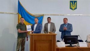 Єдиний у Дніпрі університет, де готують кадрових військових фахівців для ЗСУ та Держспецтрансслужби, отримав від мерії сертифікат на оснащення