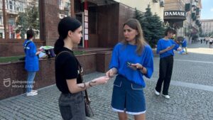 Як запобігти насильству та куди звертатися, якщо стали жертвою. У Дніпрі до Міжнародного дня боротьби з сексуальним насильством в умовах конфлікту пройшла вулична акція