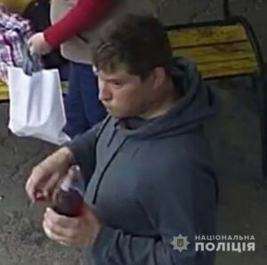 Напав на жінку та заволодів її майном. У Дніпрі та області поліція розшукує чоловіка