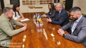 «Хочемо реалізувати у Дніпрі проєкти під прапором Румунії». До міста на зустріч з Філатовим приїхав посол Александру Віктор Мікула